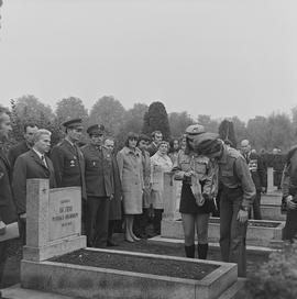 Uroczystość pobrania ziemi z cmentarza oficerów Armii Radzieckiej